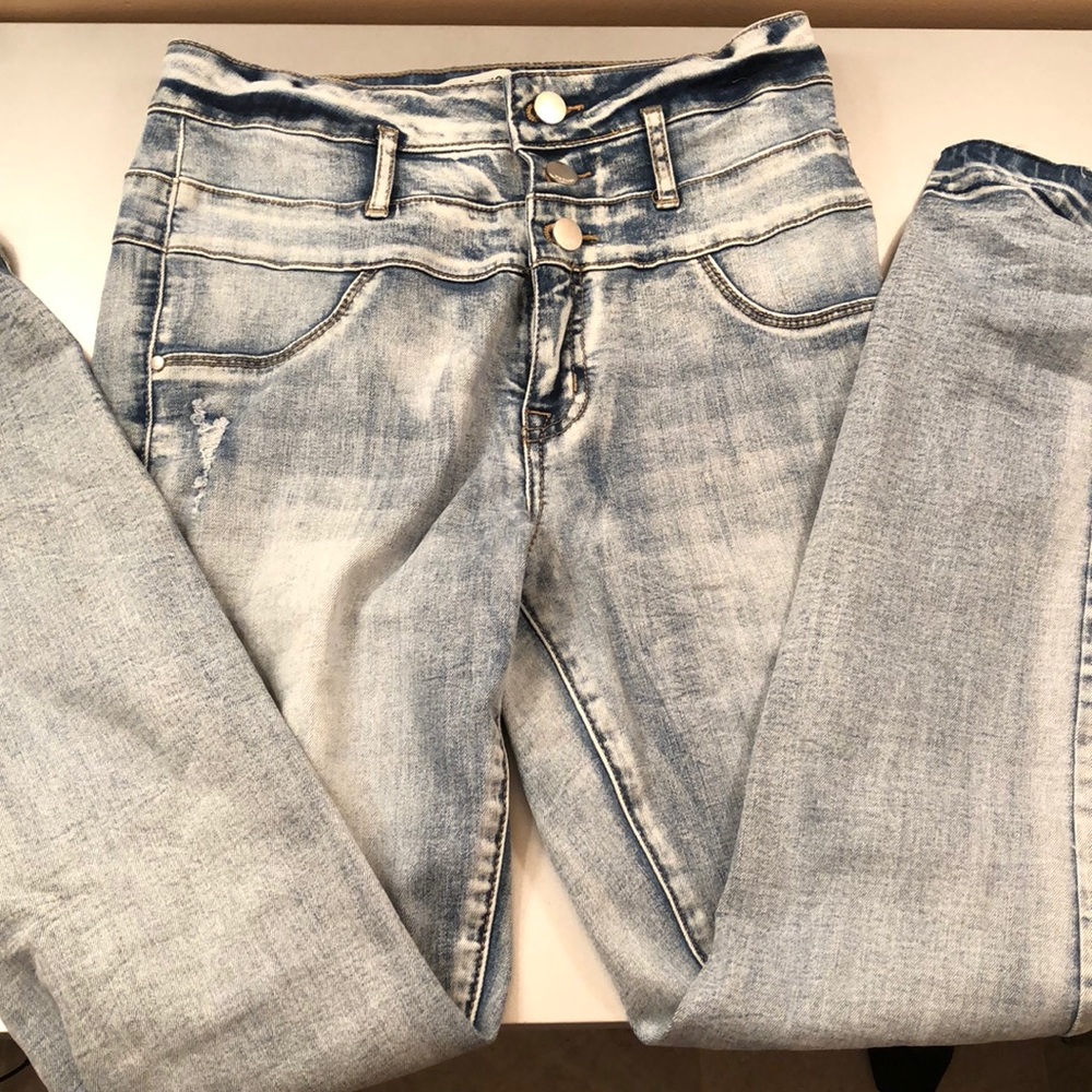 light wash high waisted jeans